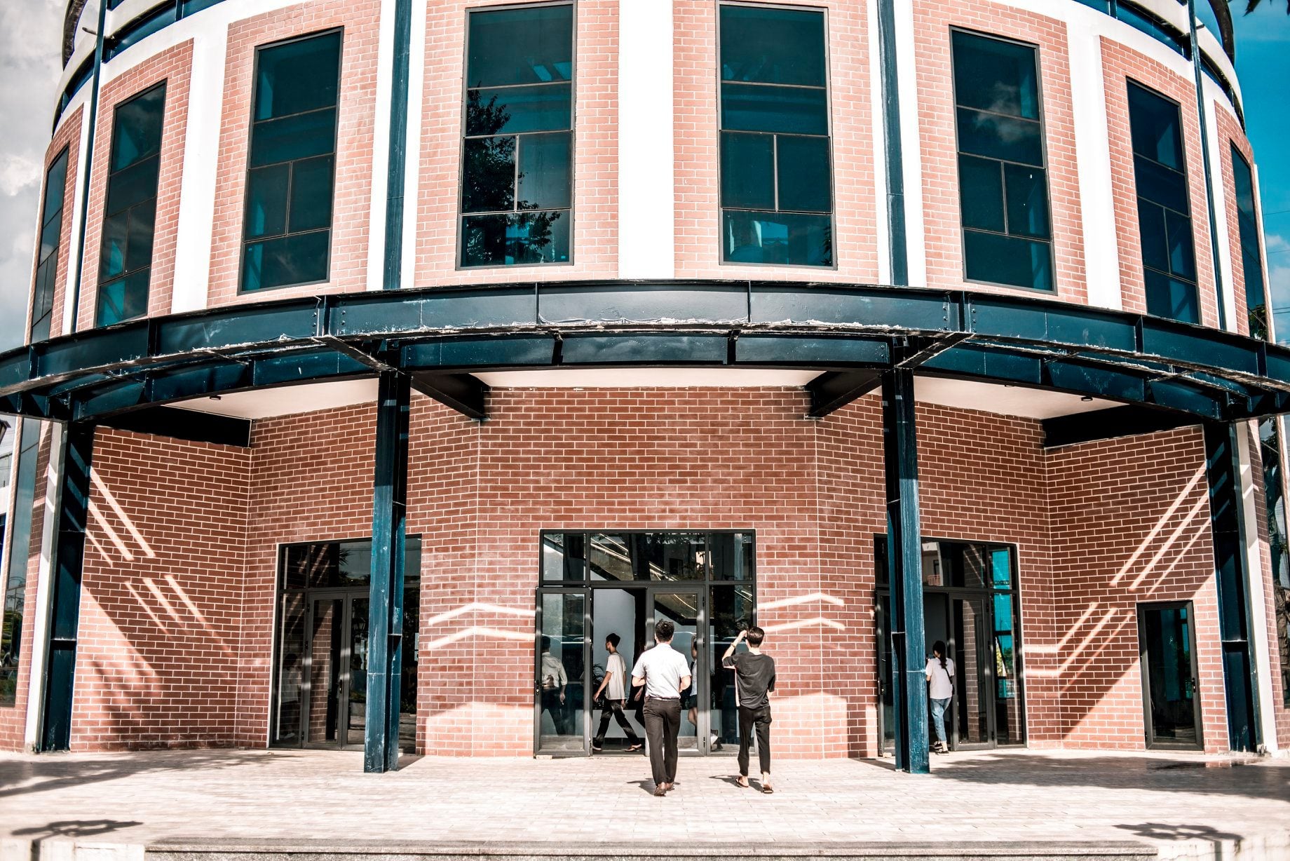 Tại sao nên dùng gạch thẻ để ốp tường?